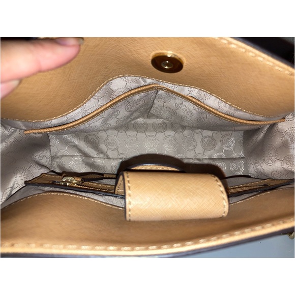 Michael Kors Hamilton Medium Satchel - Picture 3 of 9